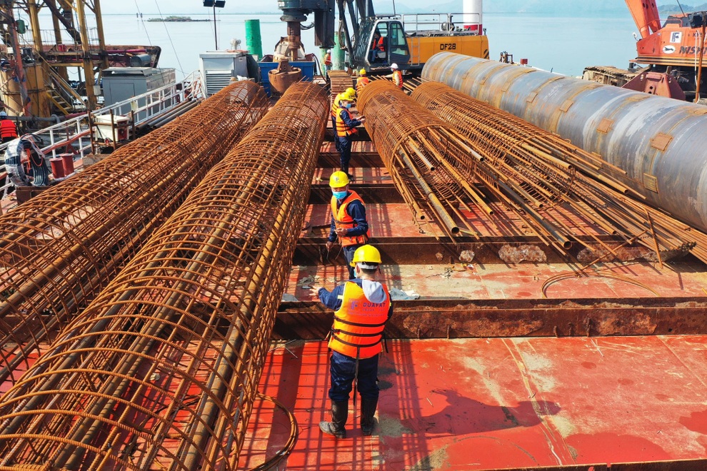 Hợp long công trình cầu vượt biển dài nhất Quảng Ninh - 4 Hợp long công trình cầu vượt biển dài nhất Quảng Ninh - 4