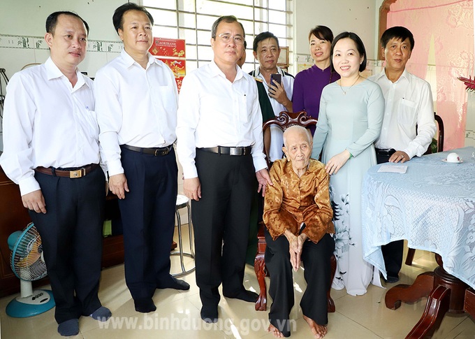 Bình Dương đảm bảo mọi người dân được đón Tết no ấm, đầy đủ - Ảnh 2. Bình Dương đảm bảo mọi người dân được đón Tết no ấm, đầy đủ - Ảnh 2.