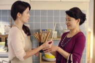 Sinh nhật mẹ chồng, con dâu đuổi khách đòi "tiễn" cả bố mẹ về quê