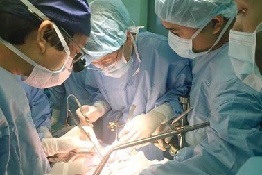 Lần đầu tiên ghép thận thành công cho người nước ngoài