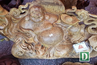 Đồ gỗ mỹ nghệ… ồ ạt “đổ bộ” xuống phố ở Nha Trang