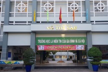 Quỹ phụ huynh toàn chi tiền "phong bì" cho giáo viên, nhà trường phản hồi