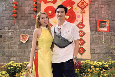 Nam ca sĩ điển trai gặp "vợ tương lai" trong lúc đi với bạn gái cũ