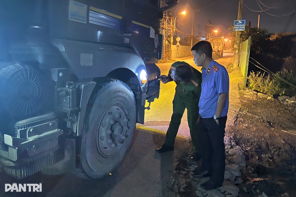 Đi sân bay đón người thân, 2 mẹ con bị xe cán tử vong ở TPHCM - 2 Đi sân bay đón người thân, 2 mẹ con bị xe cán tử vong ở TPHCM - 2