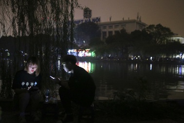 Hồ Gươm trong một giờ tắt đèn