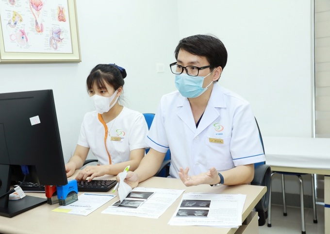 Ths, Bs Đinh Hữu Việt đang tư vấn online cho bệnh nhân.