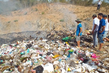 Nhà máy xử lý chất thải chưa hoạt động, dân đã than ô nhiễm