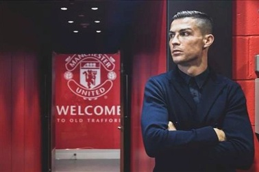 "Bom tấn" Ronaldo "phát nổ" khiến trang chủ CLB Manchester United bị sập
