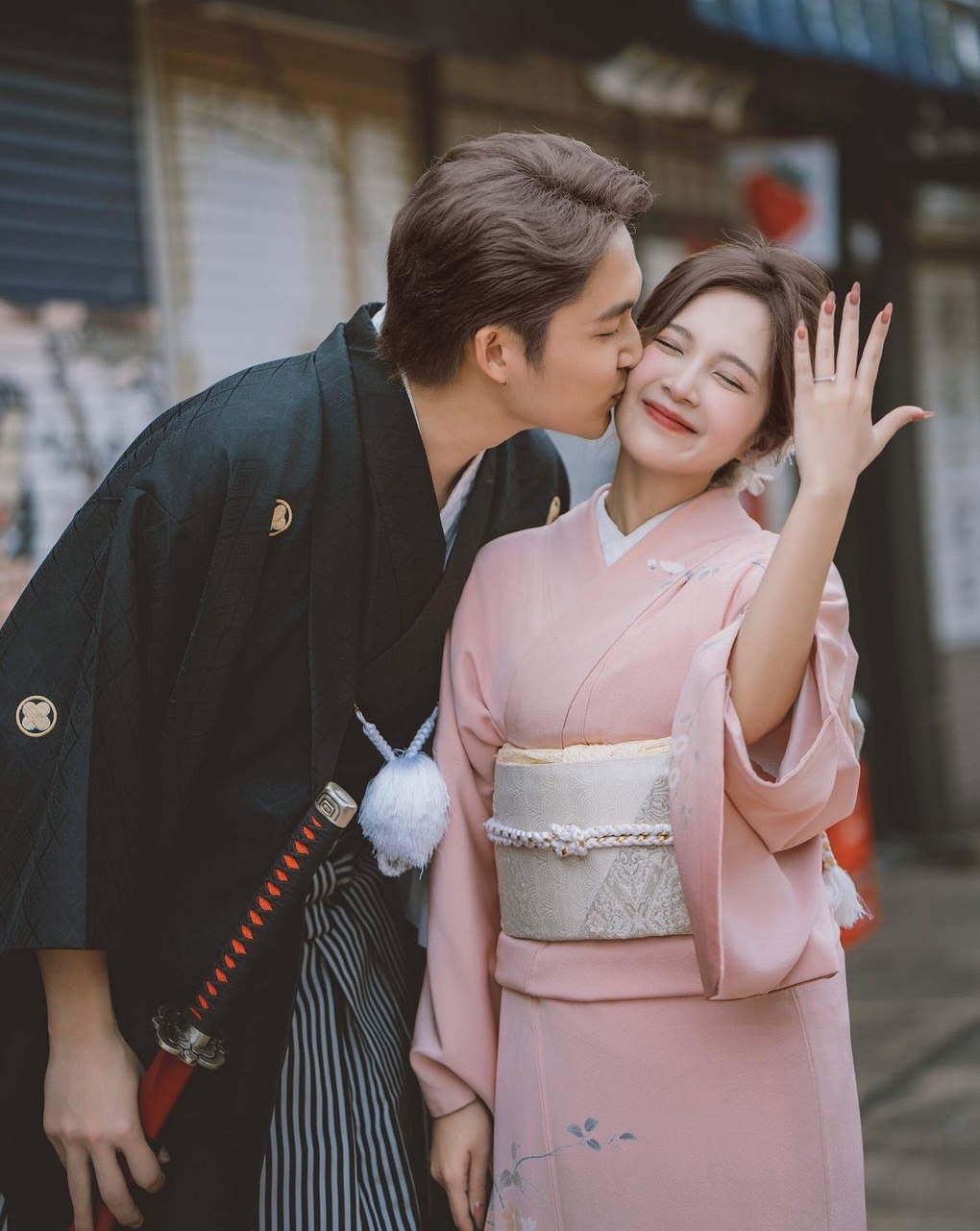 Đình Tú bất ngờ cầu hôn Ngọc Huyền phim Cha tôi, người ở lại gây sốt - 2 Đình Tú bất ngờ cầu hôn Ngọc Huyền phim Cha tôi, người ở lại gây sốt - 2