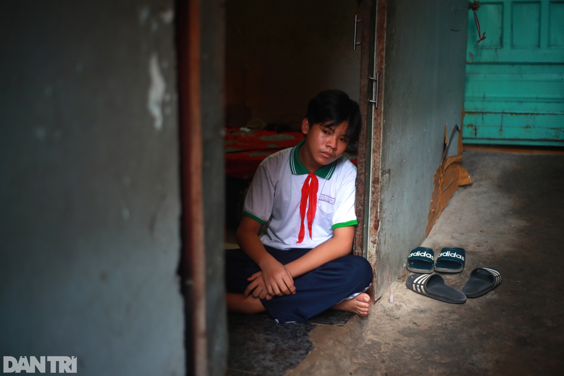 Bí thư Nguyễn Văn Nên xuống tận hẻm thăm hỏi các em nhỏ mồ côi do Covid-19 - 2 Bí thư Nguyễn Văn Nên xuống tận hẻm thăm hỏi các em nhỏ mồ côi do Covid-19 - 2