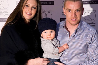 Hoa hậu mất vương miện sinh non 