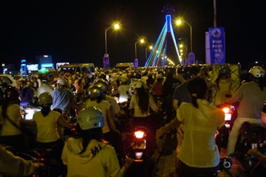 Tắc cầu sông Hàn hàng tiếng đồng hồ