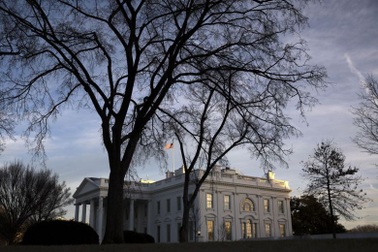 Mỹ bắt người đàn ông mang súng đạn bên ngoài Nhà Trắng