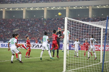 Nhìn lại pha phản lưới nhà đáng trách của Đình Đồng