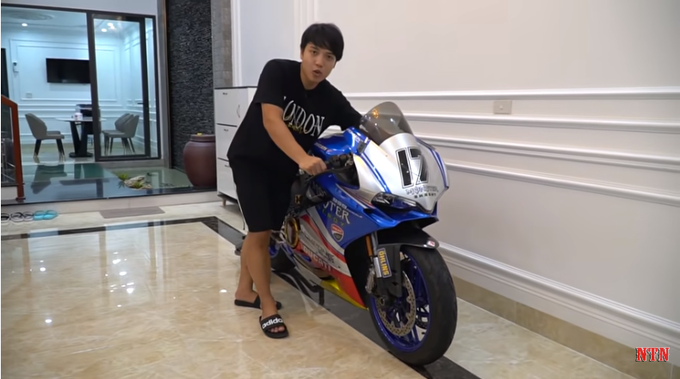 Tuyên bố comeback chinh phục nút kim cương, NTN khoe khéo nhà 4 tầng mới xây, phong cách hoàng gia mạ vàng! - Ảnh 10. Tuyên bố comeback chinh phục nút kim cương, NTN khoe khéo nhà 4 tầng mới xây, phong cách hoàng gia mạ vàng! - Ảnh 10.