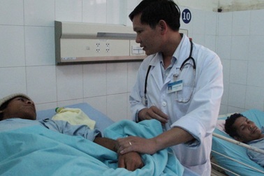 Ba người tử vong do ngộ độc rượu