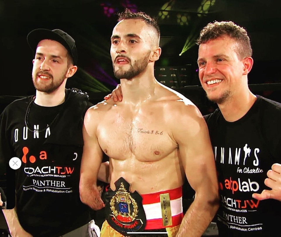 Võ sĩ cụt tay bất ngờ trở thành nhà vô địch thế giới Muay Thái - 1 Võ sĩ cụt tay bất ngờ trở thành nhà vô địch thế giới Muay Thái - 1