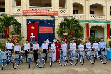 BIDV MetLife góp phần chắp cánh cho học sinh tài năng