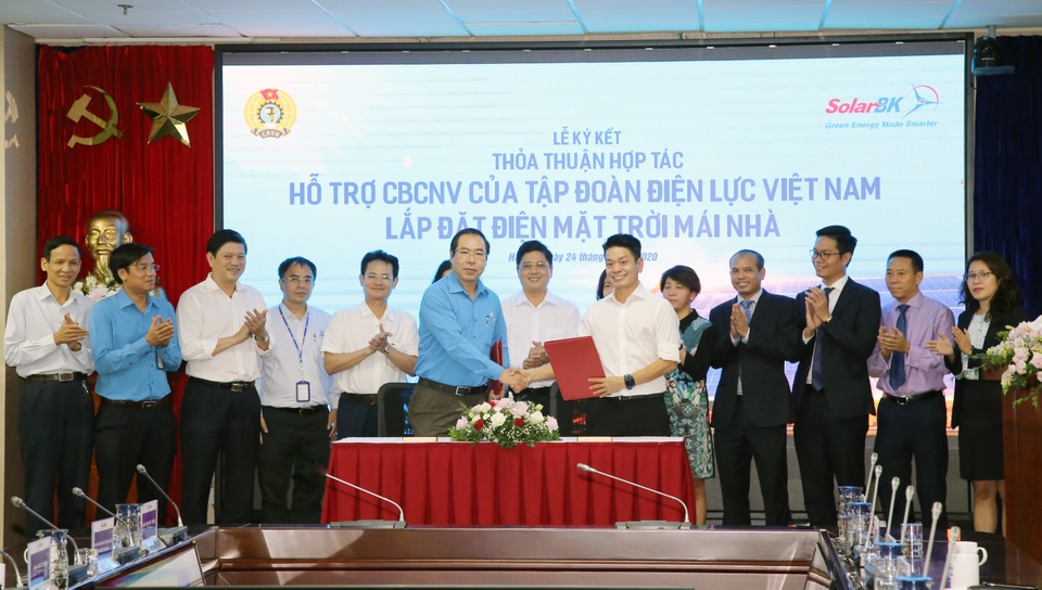 Cán bộ, nhân viên EVN và các đơn vị được hỗ trợ lắp đặt điện mặt trời - 1 Cán bộ, nhân viên EVN và các đơn vị được hỗ trợ lắp đặt điện mặt trời - 1