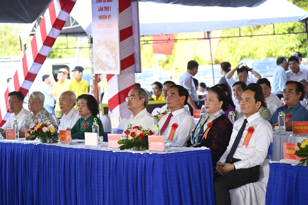 Khánh thành quảng trường 270 tỷ đồng có biểu tượng “con tôm Cà Mau” - 1 Khánh thành quảng trường 270 tỷ đồng có biểu tượng “con tôm Cà Mau” - 1