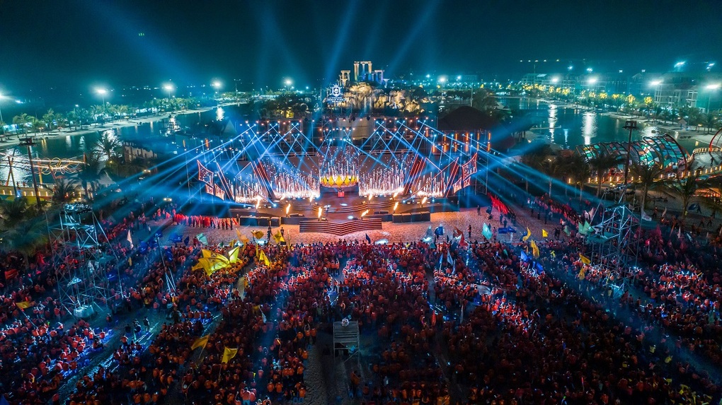 Hơn 8.000 người tham gia lễ ra quân dự án Vinhomes Ocean Park 3 - The Crown - 7 Hơn 8.000 người tham gia lễ ra quân dự án Vinhomes Ocean Park 3 - The Crown - 7