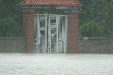 Sau bão, nhiều vùng ngập sâu trong nước lũ