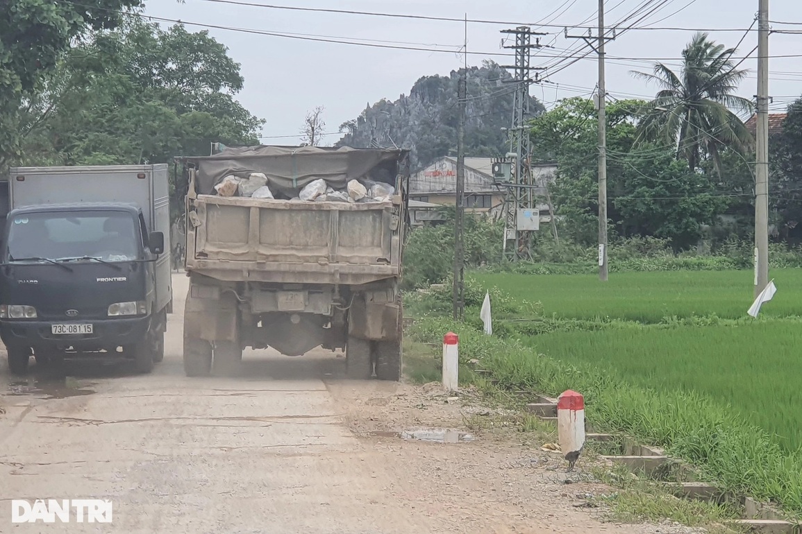 Vụ thiên thạch bay ào ào vào khu dân cư: Do chủ mỏ đá tính toán nhầm? - 4 Vụ thiên thạch bay ào ào vào khu dân cư: Do chủ mỏ đá tính toán nhầm? - 4