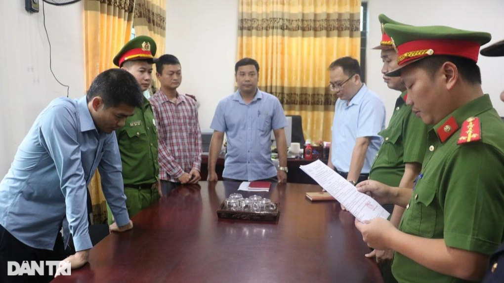 Cán bộ quản lý dự án huyện bị bắt vì lập khống hồ sơ, chiếm đoạt tiền - 1 Cán bộ quản lý dự án huyện bị bắt vì lập khống hồ sơ, chiếm đoạt tiền - 1