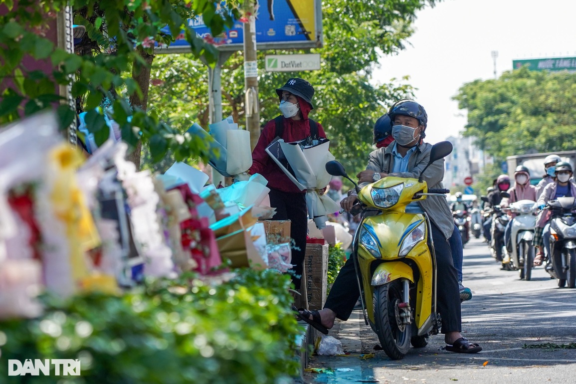 Rực rỡ sắc màu Valentine trên con đường tình yêu ở TPHCM - 2