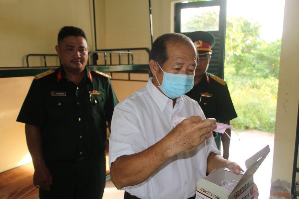 Đồng Tháp buộc người dân đeo khẩu trang và xử lý vi phạm - 1 Đồng Tháp buộc người dân đeo khẩu trang và xử lý vi phạm - 1