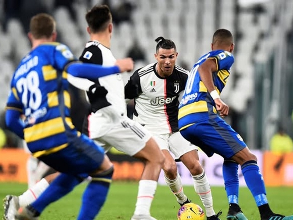C.Ronaldo lập cú đúp, Juventus xây chắc ngôi đầu Serie A - 2 C.Ronaldo lập cú đúp, Juventus xây chắc ngôi đầu Serie A - 2