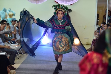 Màn trình diễn thời trang phi giới tính do sinh viên Hà Nội thiết kế