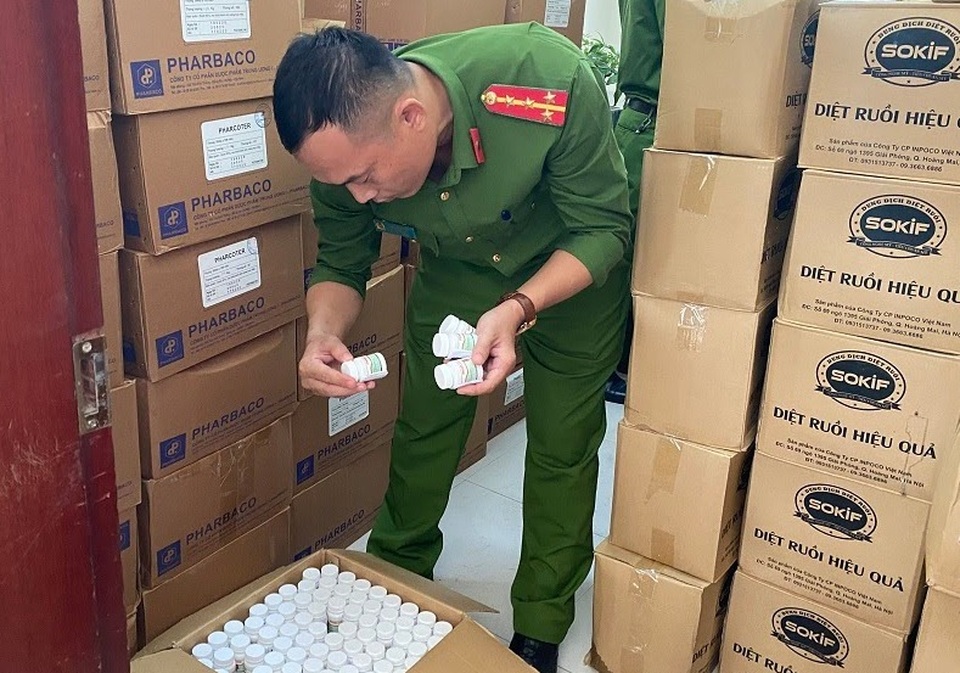 Phá chuyên án sản xuất thuốc ho Pharcoter giả - 1 Phá chuyên án sản xuất thuốc ho Pharcoter giả - 1