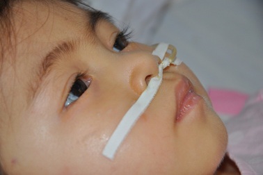 Ám ảnh ánh mắt bé 3 tuổi bị viêm não