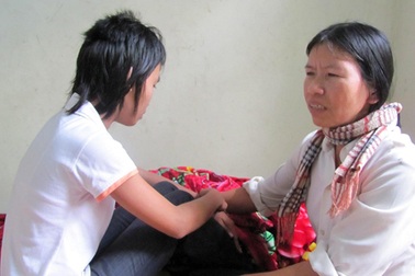 Nữ sinh bị đánh ghen nhầm trở lại lớp sau 2 tuần nghỉ học