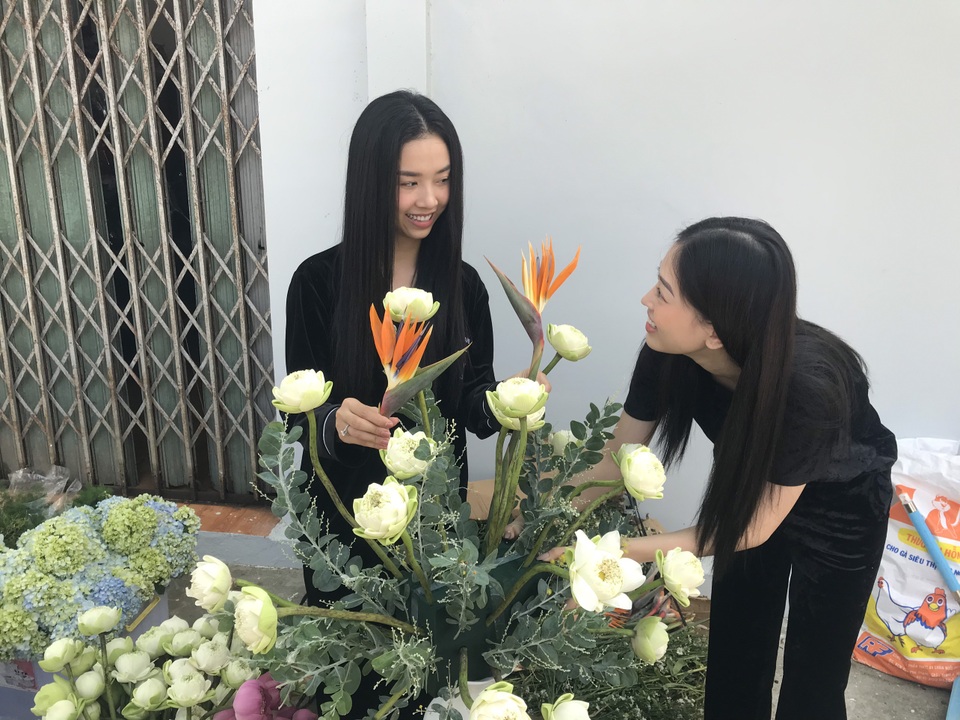 Á hậu Thúy An tự tay trang trí đám cưới ở quê nhà Kiên Giang - 8 Á hậu Thúy An tự tay trang trí đám cưới ở quê nhà Kiên Giang - 8