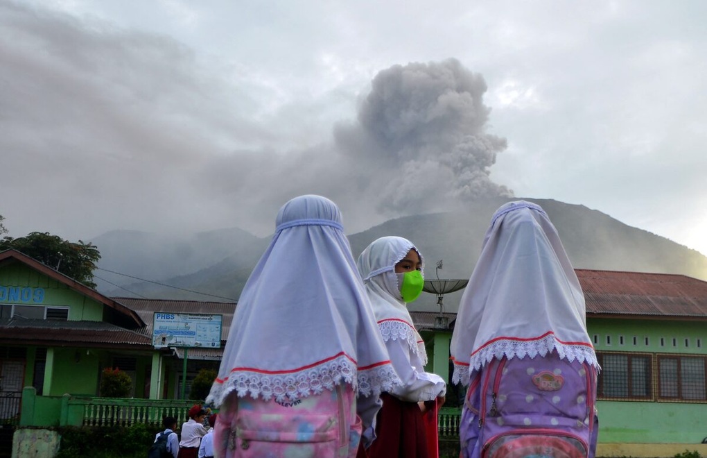 Núi lửa Indonesia phun trào, 11 người leo núi thiệt mạng - 3