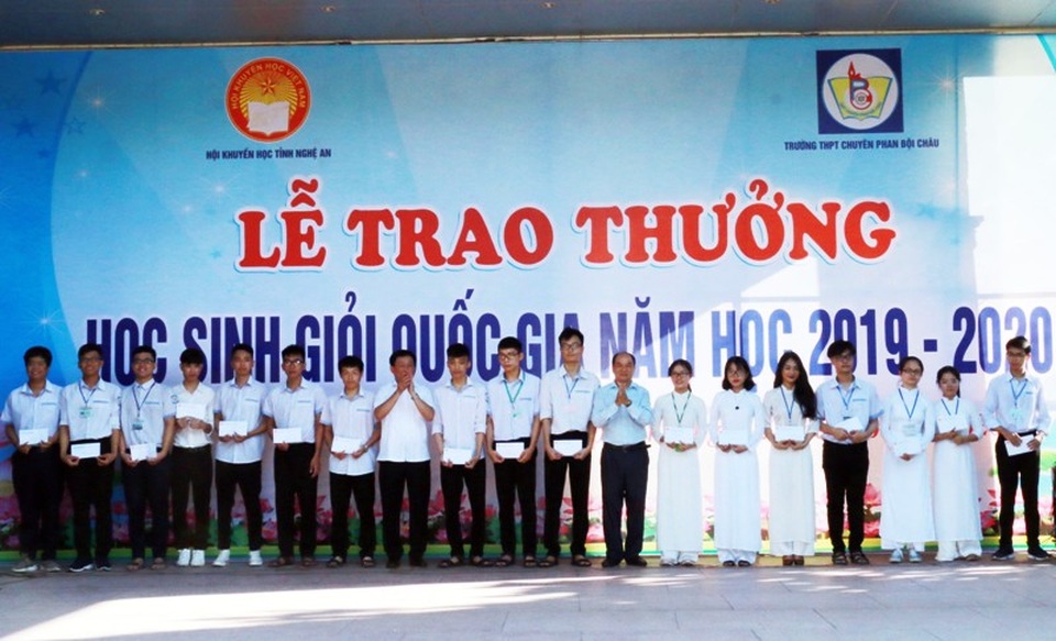 Trích 1,5 tỷ đồng khen thưởng học sinh giỏi quốc gia và giáo viên bồi dưỡng - 1