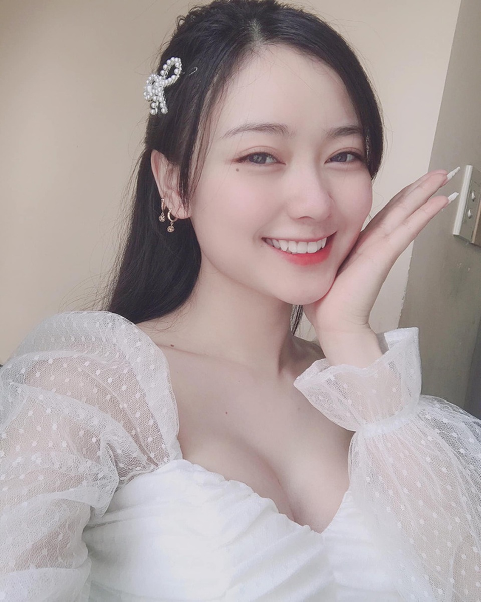 Hot girl ảnh thẻ mặt xinh như búp bê, gợi cảm bất ngờ sau 4 năm nổi tiếng - 12 Hot girl ảnh thẻ mặt xinh như búp bê, gợi cảm bất ngờ sau 4 năm nổi tiếng - 12