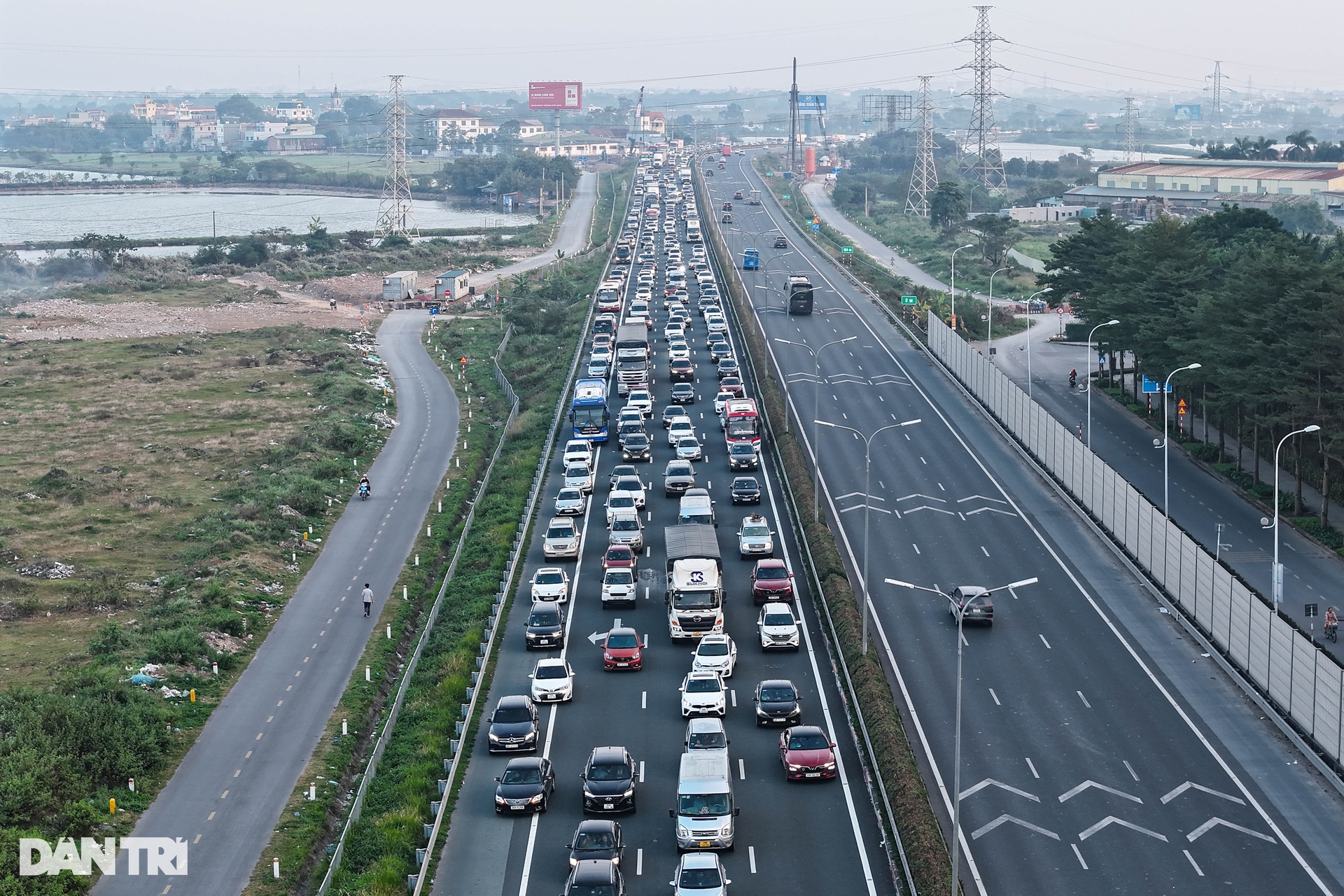 Kết thúc nghỉ Tết Dương lịch, ô tô ùn hơn 2km trên cao tốc Pháp Vân-Cầu Giẽ - 3 Kết thúc nghỉ Tết Dương lịch, ô tô ùn hơn 2km trên cao tốc Pháp Vân-Cầu Giẽ - 3
