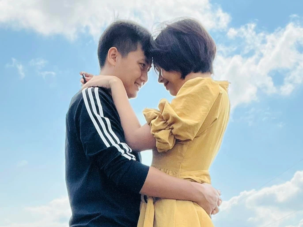 Chuyện tình của cặp đôi sinh cùng ngày, tháng, năm, cùng 1 phòng trong viện - 2 Chuyện tình của cặp đôi sinh cùng ngày, tháng, năm, cùng 1 phòng trong viện - 2