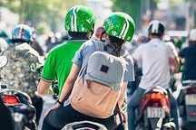 Cả trăm ngàn tài xế Grab không đóng BHXH, sửa Luật Lao động ra sao?