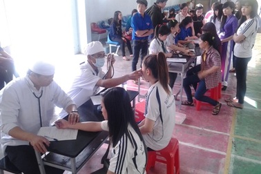 Thu hơn 800 đơn vị máu tình nguyện