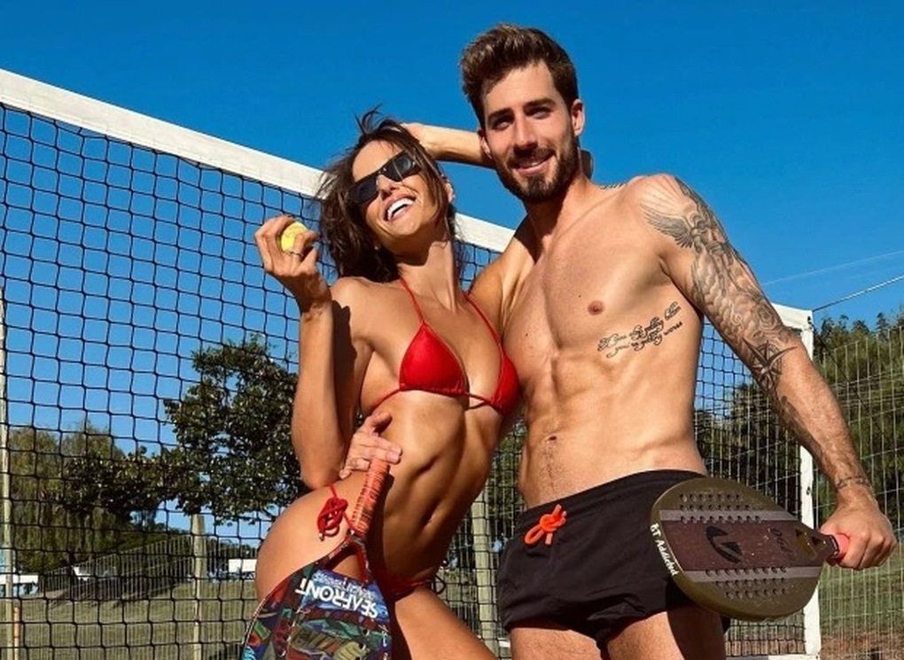 Thủ môn sắp gia nhập Man Utd được chú ý nhờ bạn gái nóng bỏng - 1 Thủ môn sắp gia nhập Man Utd được chú ý nhờ bạn gái nóng bỏng - 1