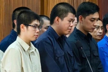 Trưởng phòng thu hồi nợ ở TPHCM chỉ đạo cắt ghép ảnh người vay để đòi tiền