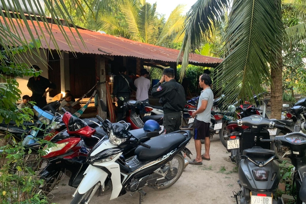Phá sòng tài xỉu di động ở Tây Ninh, tạm giữ hàng chục người - 1 Phá sòng tài xỉu di động ở Tây Ninh, tạm giữ hàng chục người - 1