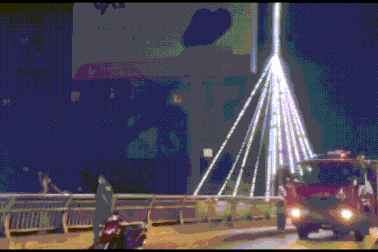 Công an giải cứu người phụ nữ chuẩn bị nhảy cầu tự tử ở Quảng Trị