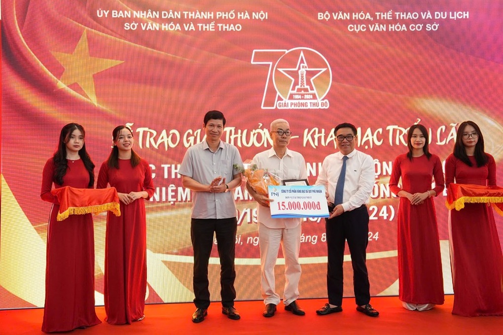 Sự lãng mạn, hào hoa trong 26 tác phẩm nhận giải ở cuộc thi tranh cổ động - 1 Sự lãng mạn, hào hoa trong 26 tác phẩm nhận giải ở cuộc thi tranh cổ động - 1