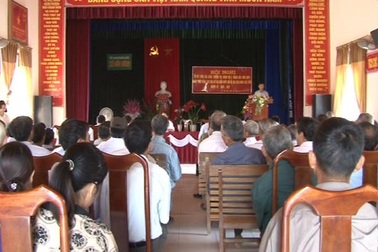 Người nhà của hàng loạt cán bộ được “gửi” vào hộ cận nghèo