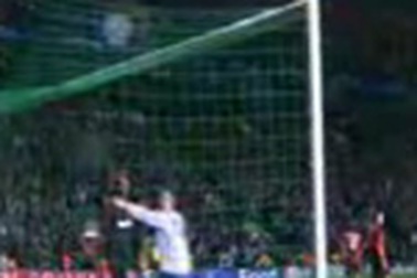 Cấm tới SVĐ suốt đời đối với kẻ dám đánh Dida